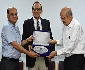 Mr.Jayanta Mitra, Barrister & Senior Advocate, Calcutta High Court, Former Advocate General, Government of West Bengal being felicitated by Mr.Pradip Agarwal and Mr.Probir Roy